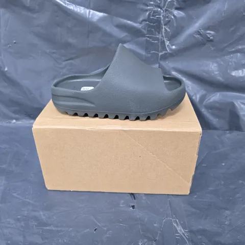 BOXED PAIR OF SLIDE BY ADIDAS YZY SLIDE OPEN TOE SLIDERS IN GREY SIZE UK 12