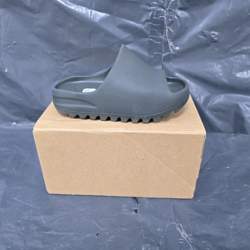 BOXED PAIR OF SLIDE BY ADIDAS YZY SLIDE OPEN TOE SLIDERS IN GREY SIZE UK 12