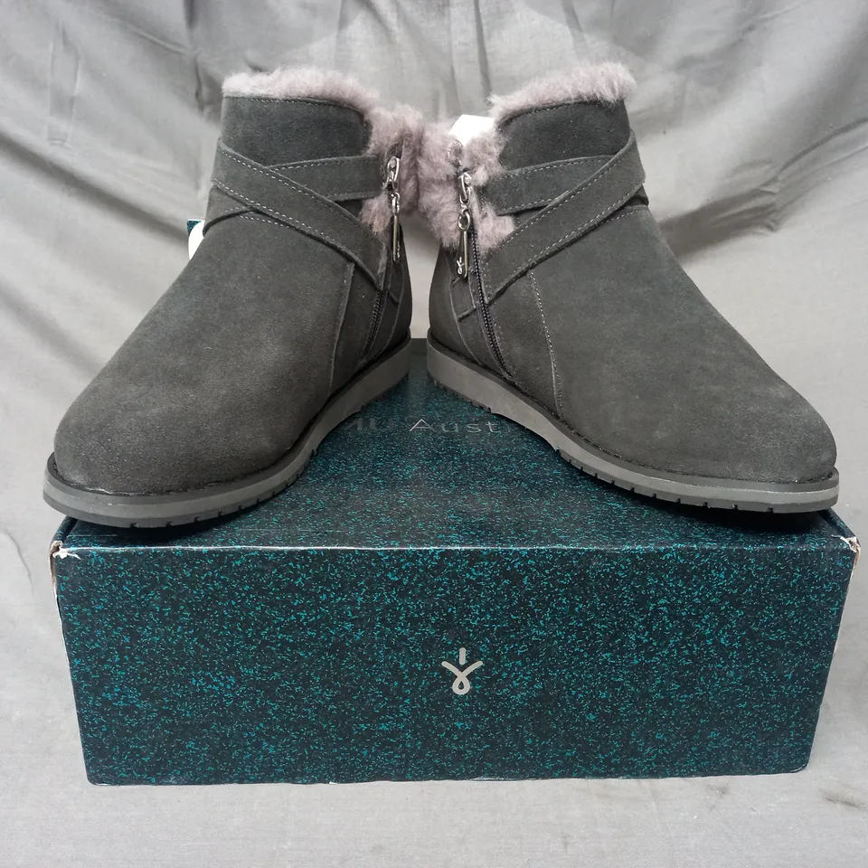BOXED PAIR OF EMU AUSTRALIA SUEDE ANKLE BOOTS IN DARK GREY SIZE 5