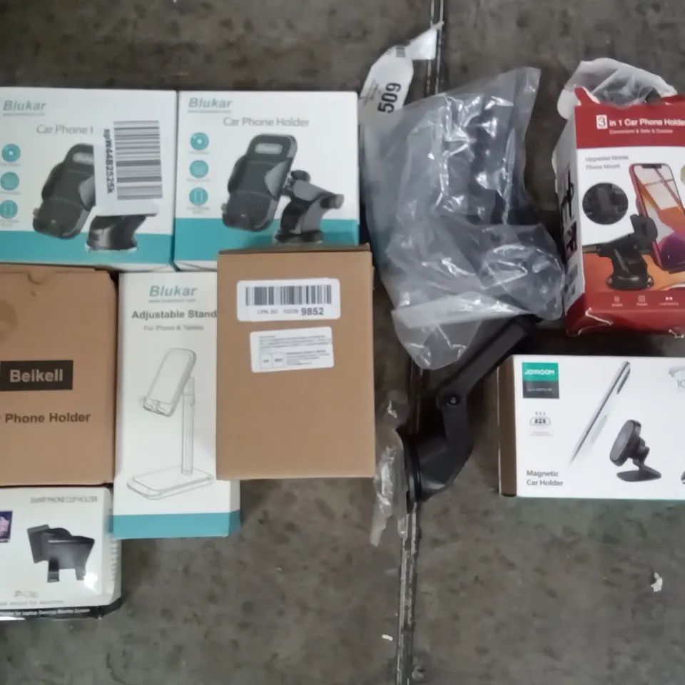 PALLET OF APPROXIMATELY 16 BOXES OF PHONE HOLDERS