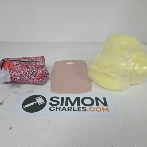 APPROXIMATELY 15 ASSORTED HOUSEHOLD PRODUCTS TO INCLUDE A COSMETICS BAG, YELLOW FOAM INSERT AND PLASTIC CHOPPING BOARD