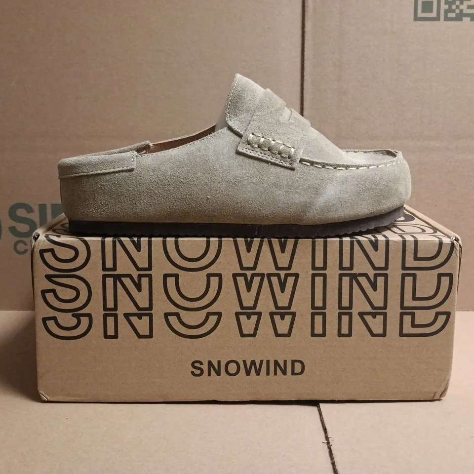 BOXED PAIR OF SNOWIND CLOGS IN TAUPE SIZE EU 36