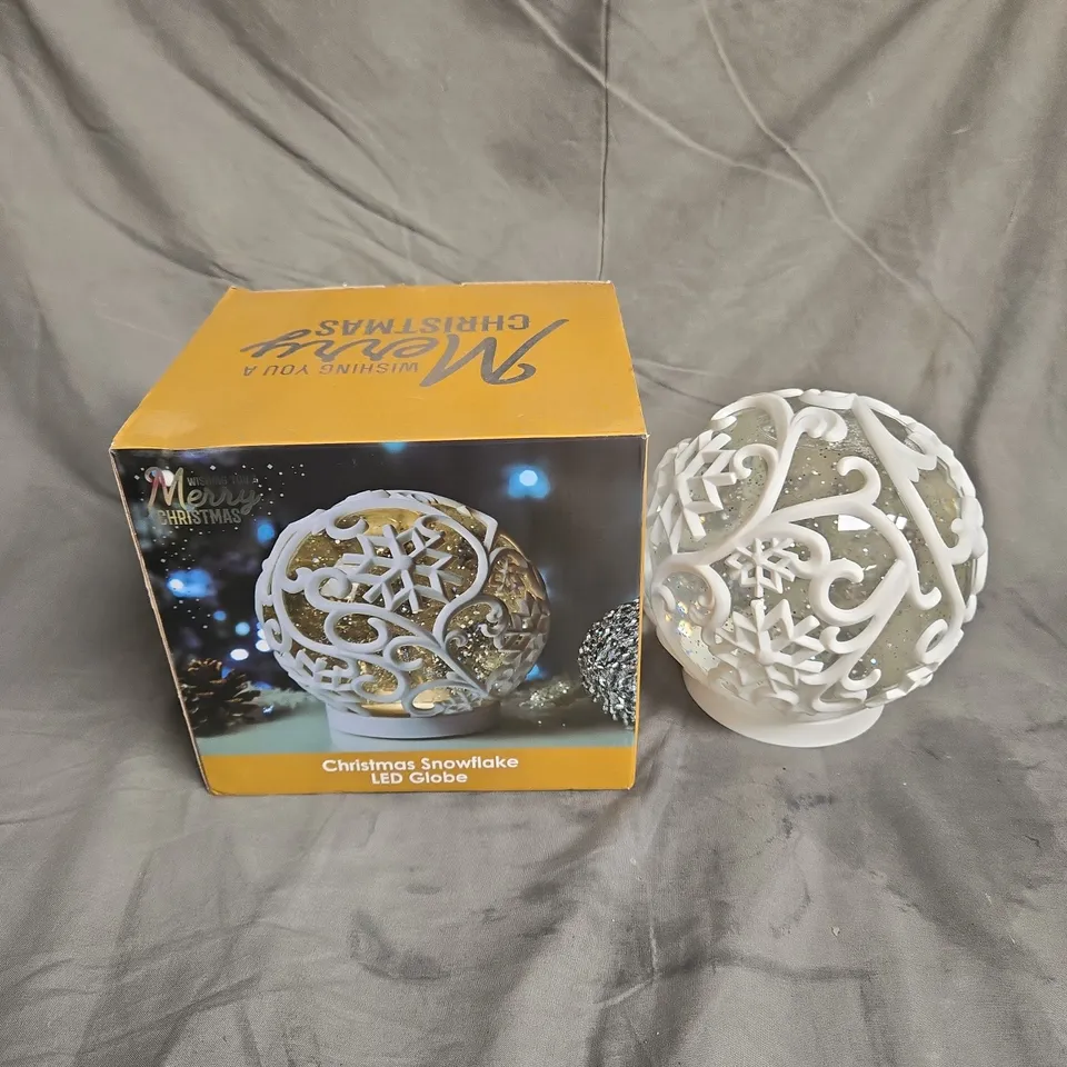 BOXED CHRISTMAS SNOWFLAKE LED GLOBE - COLLECTION ONLY