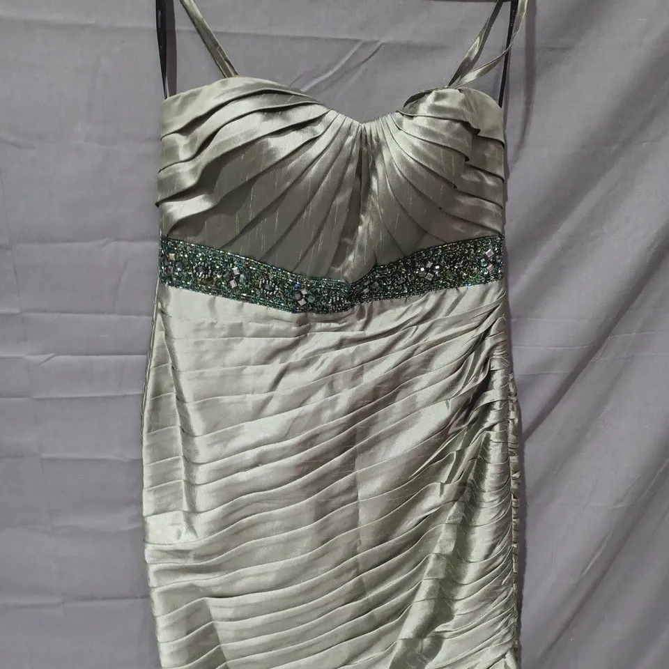 MASCARA POUR LE FEMME SEQUIN DETAIL RUCHED DRESS IN GREEN - SIZE 16/44