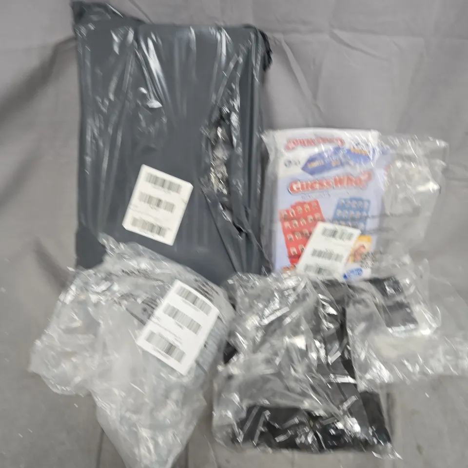 APPROXIMATELY 15 ASSORTED ITEMS TO INCLUDE GUESS WHO GAME, BAUBLES, SOLAR LIGHTS, ETC