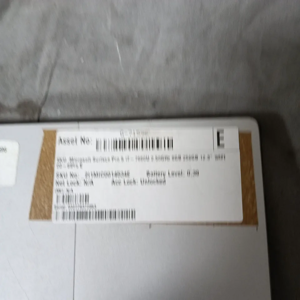 MICROSOFT SURFACE PRO 5 TABLET WITH KEYBOARD – SILVER (VERIFY MODEL) - CRACKED SCREEN