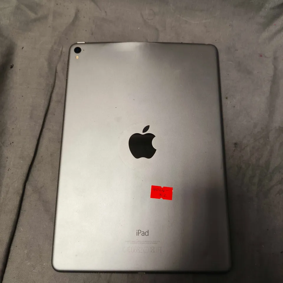 APPLE IPAD TABLET - A1673