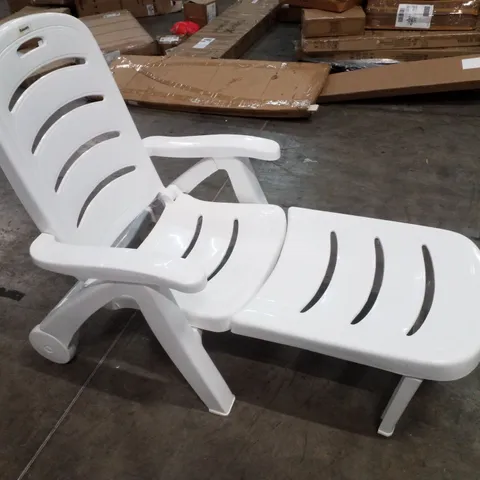 BOXED OUTSUNNY FOLDABLE SUN LOUNGER - WHITE
