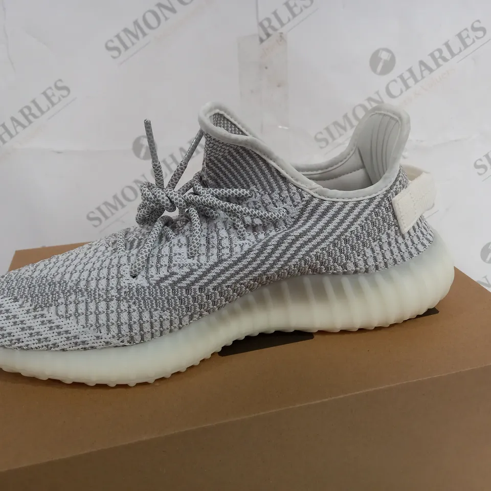 BOXED PAIR OF ADIDAS YEEZY 350 V2 GREY TRAINERS SIZE 10