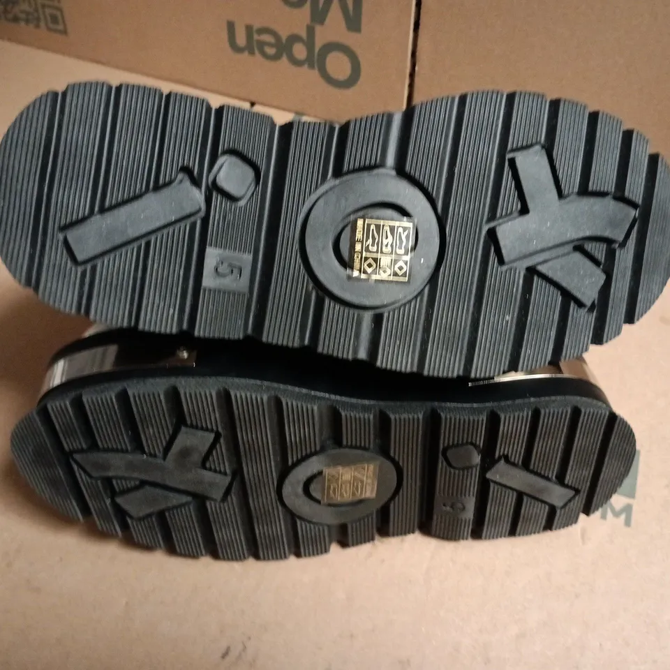 BRAND NEW BOXED PAIR OF KOI VEGAN LEATHER BORIN HARDWARE PLATFORM BOOTS IN BLACK UK SIZE 5