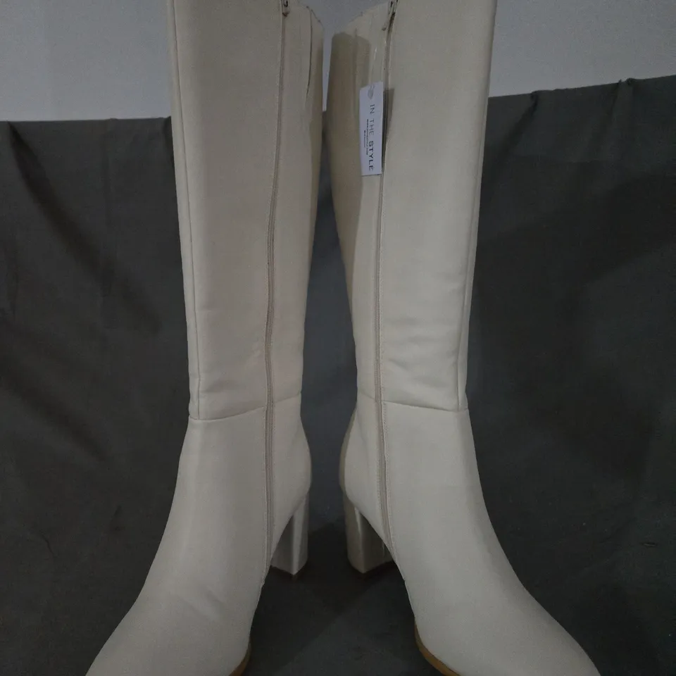 BOXED PAIR OF IN THE STYLE BLOCK HEEL KNEE-HIGH BOOTS IN CREAM SIZE 6