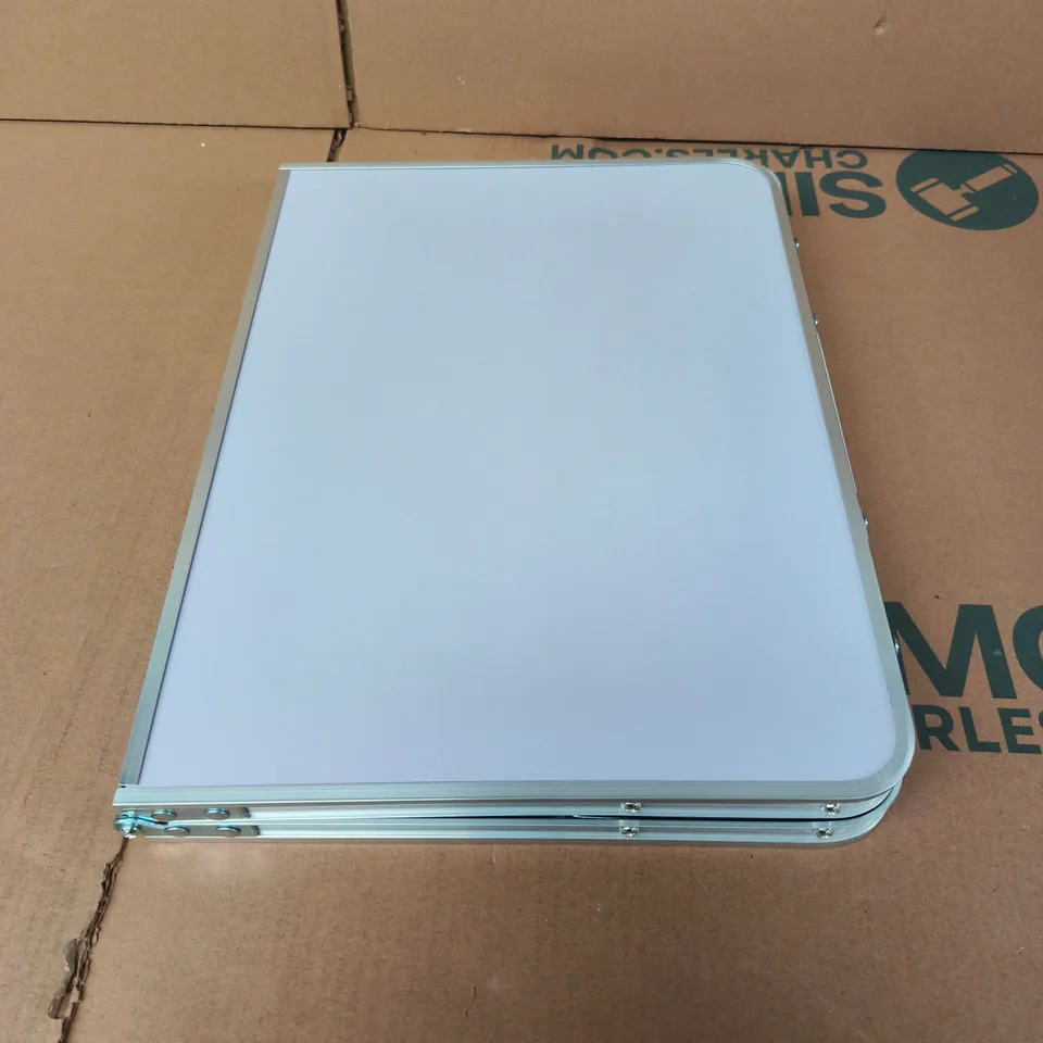 FOLDOUT MINI TABLE IN WHITE WITH HANDLE