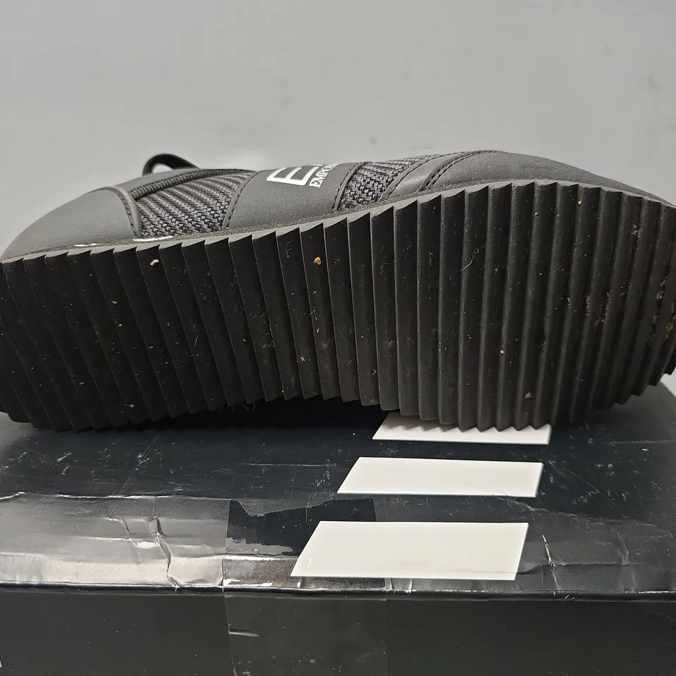 BOXED EA7 EMPORIO ARMANI SNEAKER IN BLACK - UK 8 