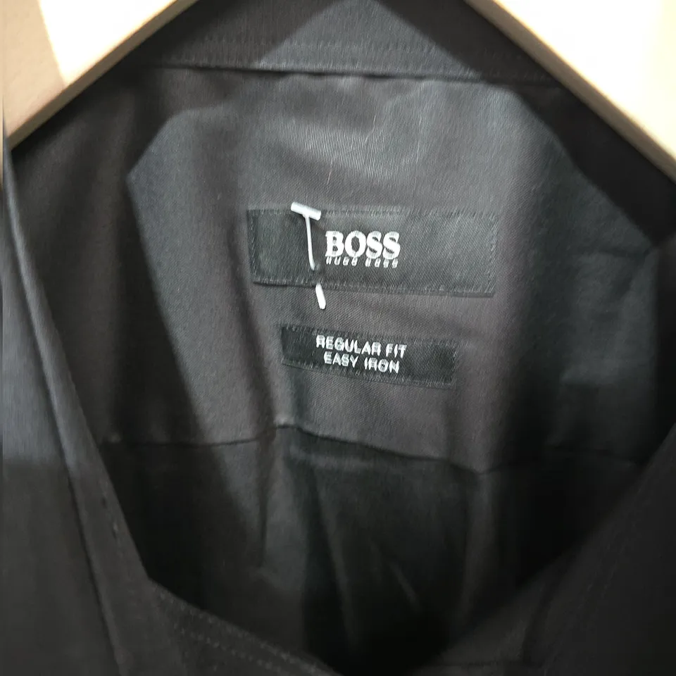 HUGO BOSS REGULAR FIT BLACK SHIRT – EASY IRON, UK 40 (NECK 15.75IN)