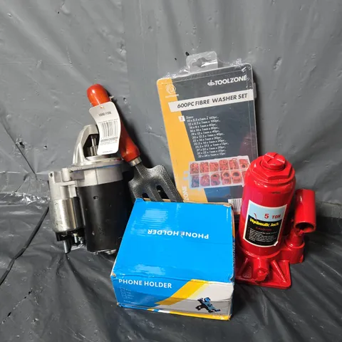 APPROXIMATELY 10 ASSORTED VEHICLE PARTS & ACCESORIES TO INCLUDE 600PC FIBRE WASHER SET, PHONE HOLDER HAND FORK, ETC