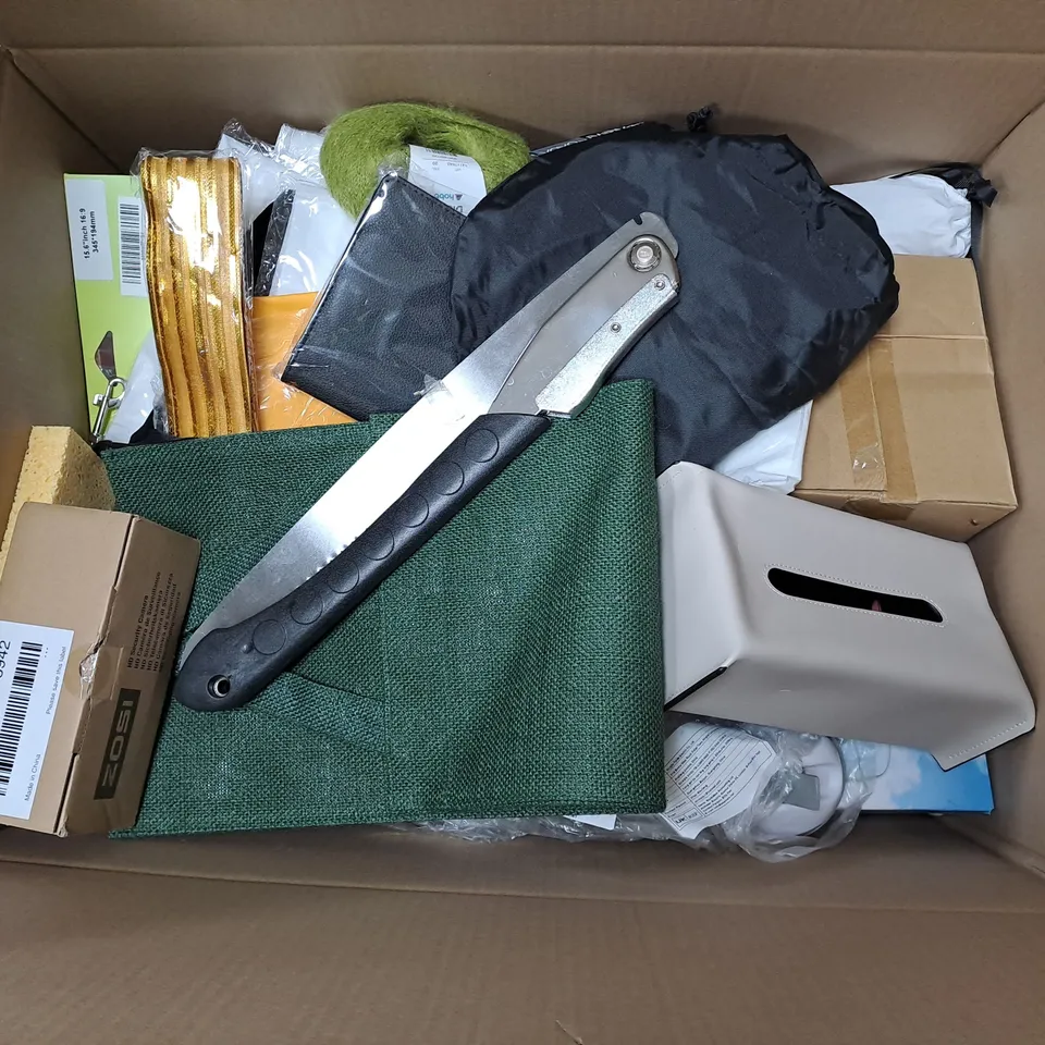 APPROXIMATELY 20 ASSORTED HOUSEHOLD ITEMS TO INCLUDE FOLDABLE SAW, DOG LEAD, PRIVACY FILTER, ETC - COLLECTION ONLY