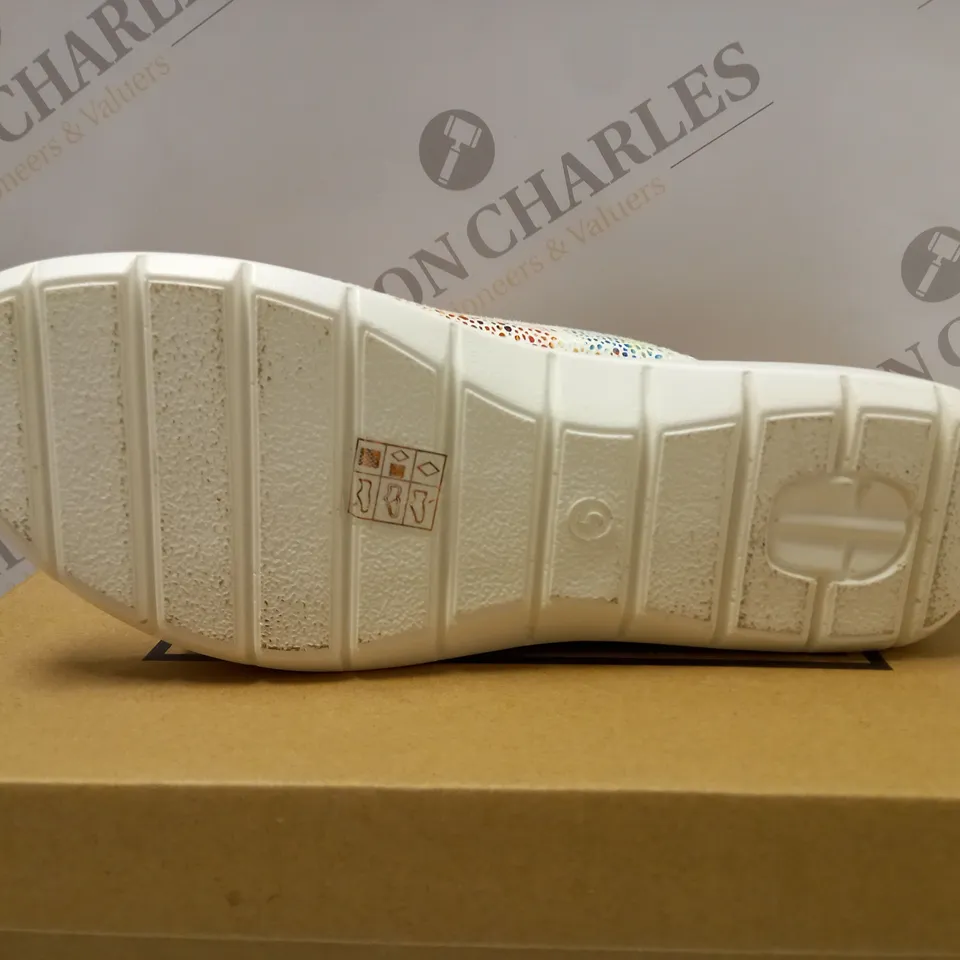 BOXED PAIR OF CUSHION WALK STRAPPY SANDALS, WHITE - SIZE 5