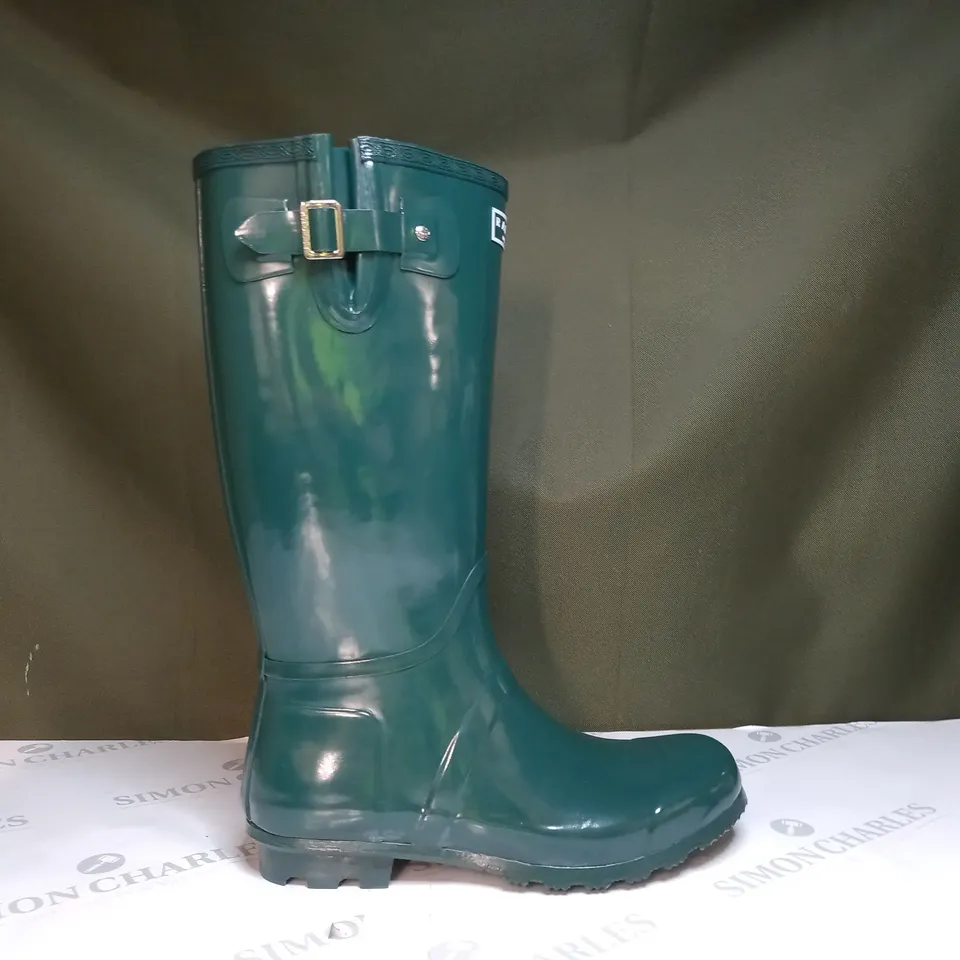 BOXED PAIR OF RADLEY LONDON LONG WELLINGTON BOOTS IN GLOSSY KHAKI UK SIZE 8