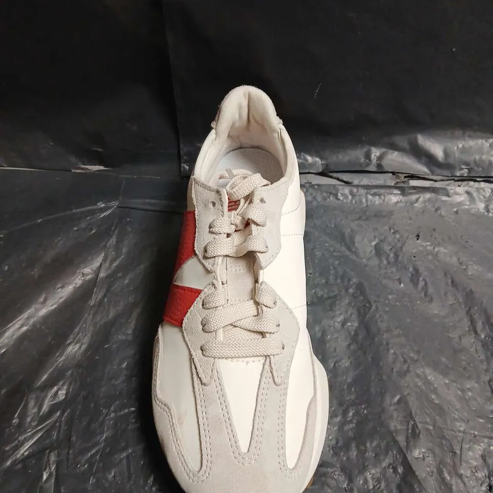 NEW BALANCE TRAINERS – UK SIZE 4.5