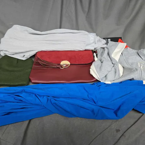 APPROXIMATELY 20 ASSORTED CLOTHING ITEMS IN VARIOUS SIZES TO INCLUDE - HAT , BAG , PANTS ETC