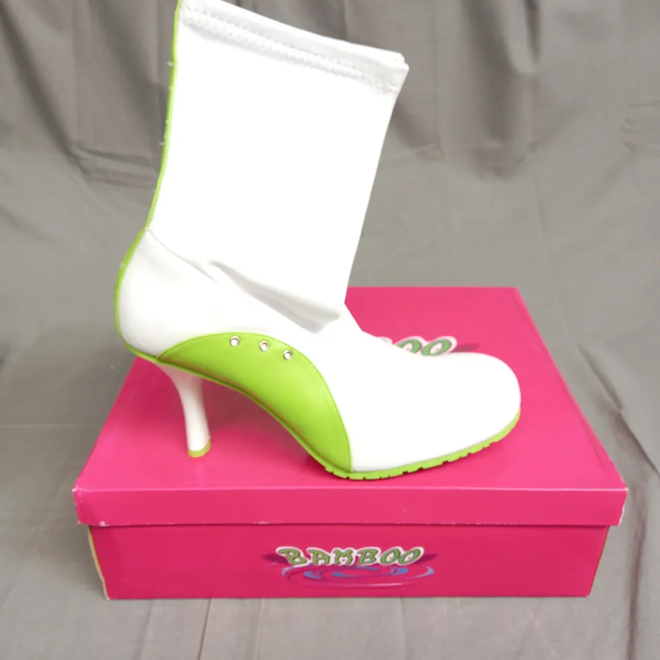 BOXED BAMBOO LEATHER BALLER HIGH HEEL SHOES IN GREEN AND WHITE SIZE 8.5