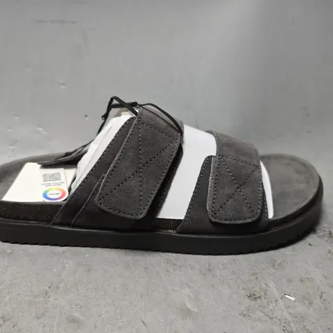 PULL AND BEAR SLIDERS IN GREY - SIZE UK 9