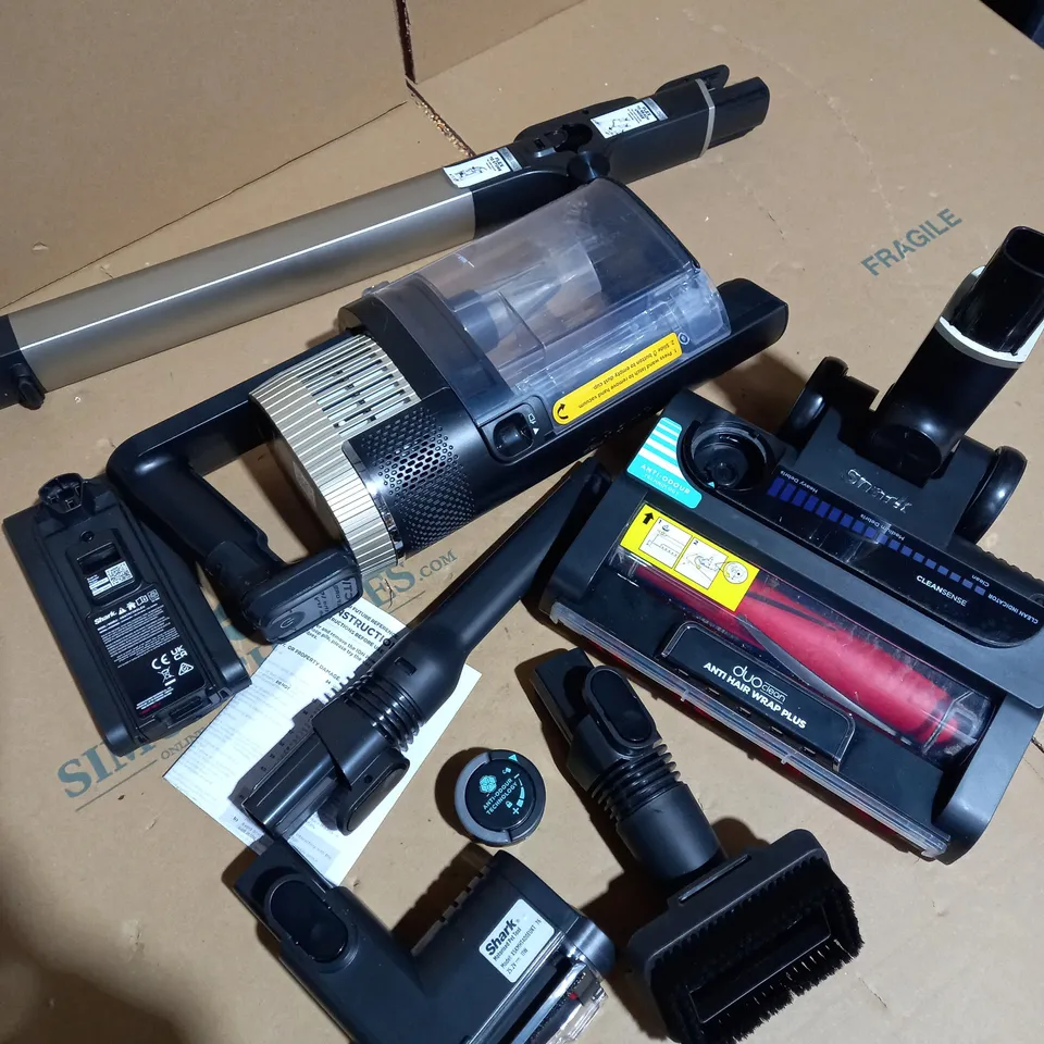 SHARK STRATOS CORDLESS VACUUM W/ANTI HAIR WRAP & CLEAN SENSE IQ IZ400UKT