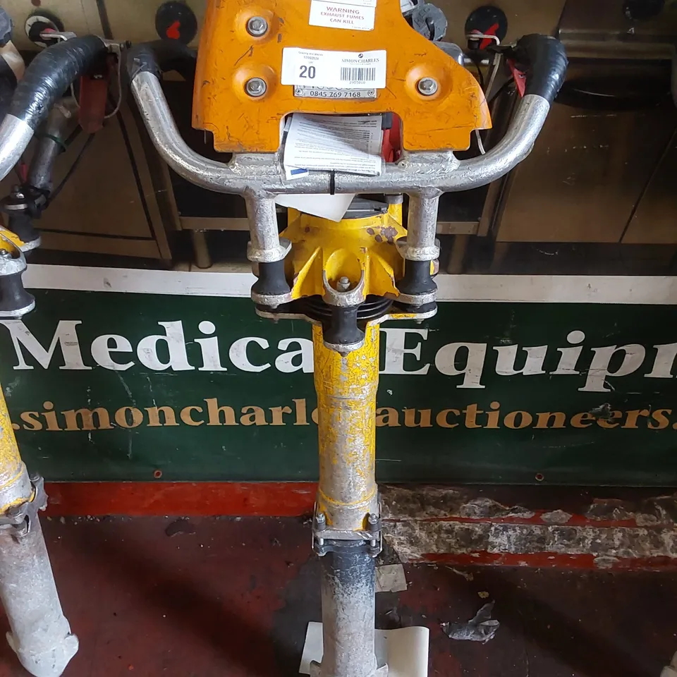 ROBEL 62.05 2 STROKE VERTICAL TAMPER