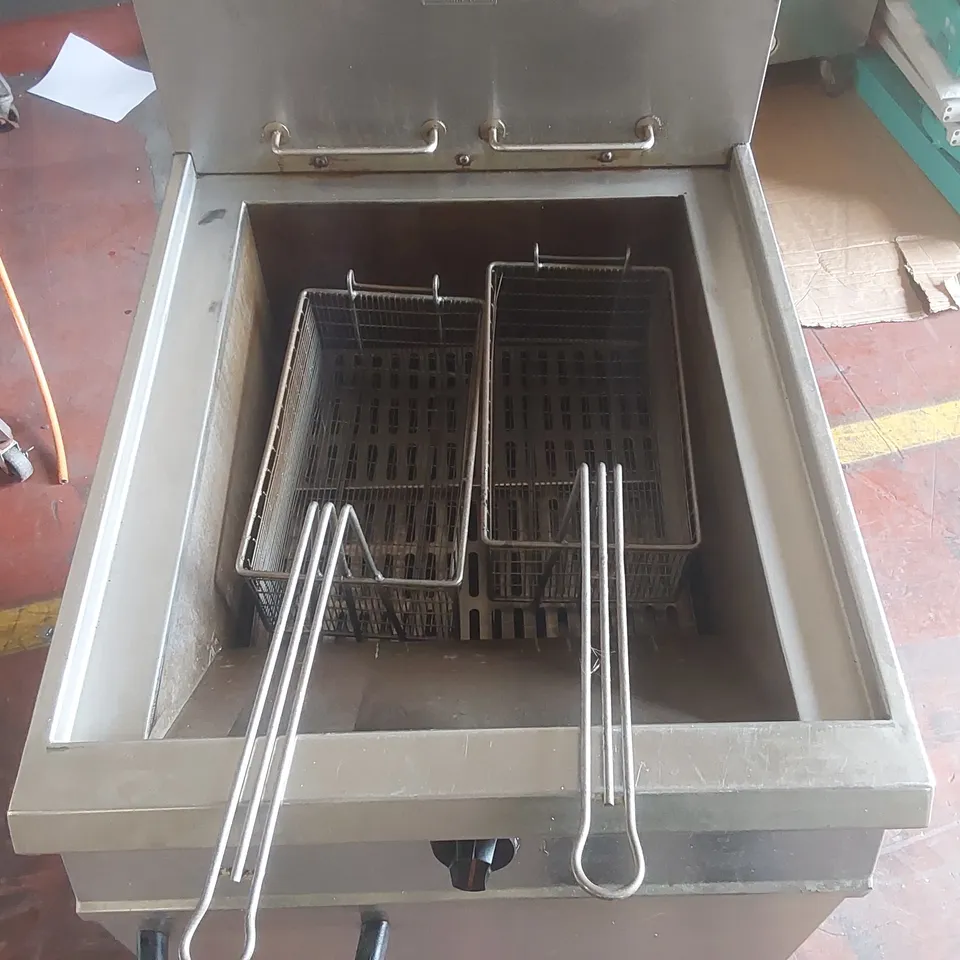 FALCON DOMINATOR G2860 COMMERCIAL TWIN BASKET GAS FRYER