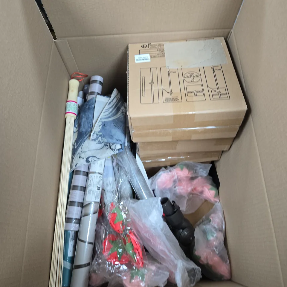 BOX OF APPROXIMATELY 15 ASSORTED ITEMS TO INCLUDE: SILVER TAPE AND TOILET SEAT