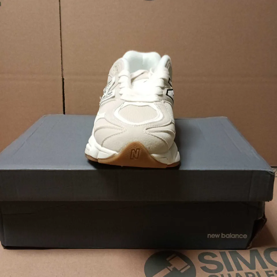 NEW BALANCE TRAINERS – CREAM/OFF-WHITE SIZE 5.5