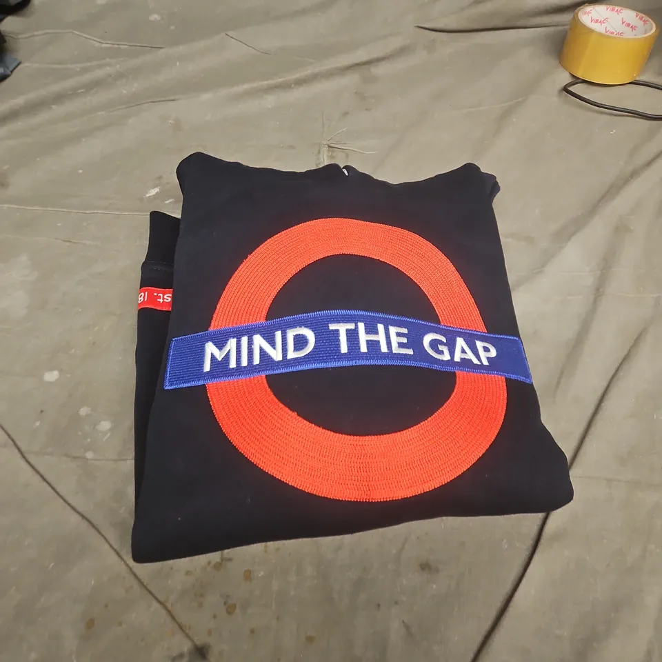 BOX OF APPROXIMATELY 15 ASSORTED CLOTHING ITEMS TO INCLUDE: MIND THE GAP JUMPER