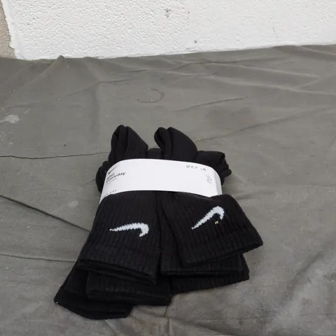 NIKE EVERYDAY BLACK SOCKS 6 X UK 8 - 11