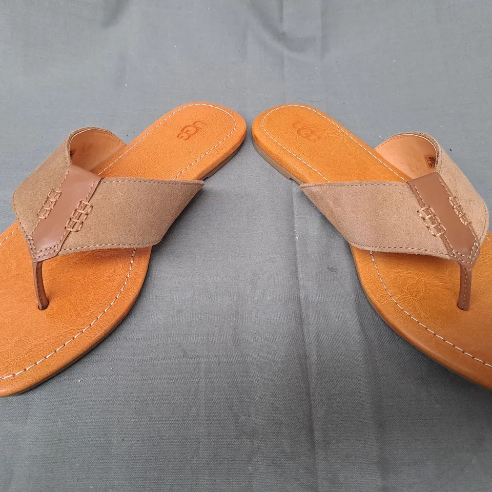 BOXED PAIR OF UGG CAREY FLIP FLOPS IN CHESTNUT UK SIZE 6