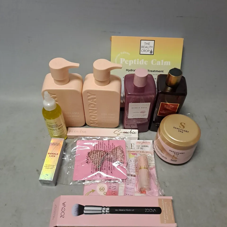 APPROXIMATELY 20 ASSORTED COSMETIC PRODUCTS TO INCLUDE - PLOUISE LIP PENCIL - MONDAY VOLUME SHAMPOO & CONDITIONER - HAIR SYRUP GROWS-MARY HAIR OIL - ETC