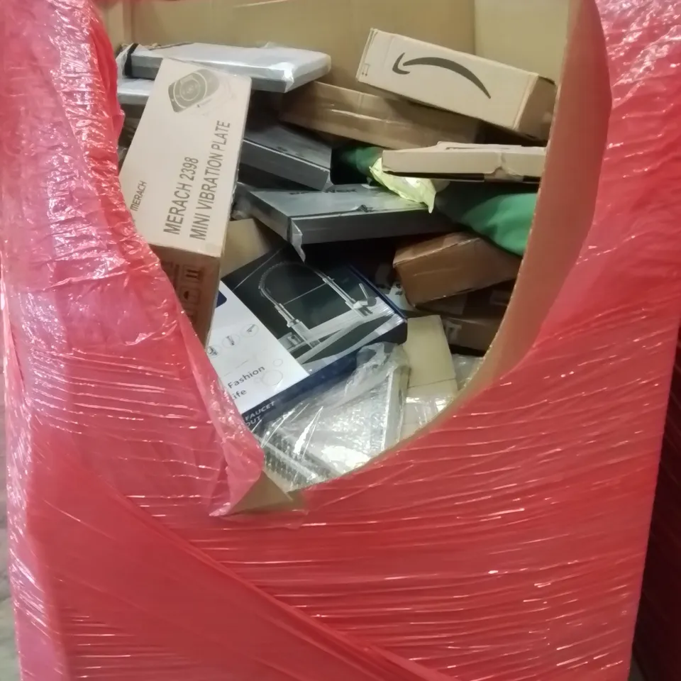 PALLET CONTAINING VARIOUS ASSORTED BOXED HOUSEHOLD ITEMS TO INCLUDE: MINI VIBRATION PLATE, MIXER TAP, SAUCEPAN LID, TELEPROMPTER GLASS AND LOTS MORE UNMARKED BOXED ITEMS