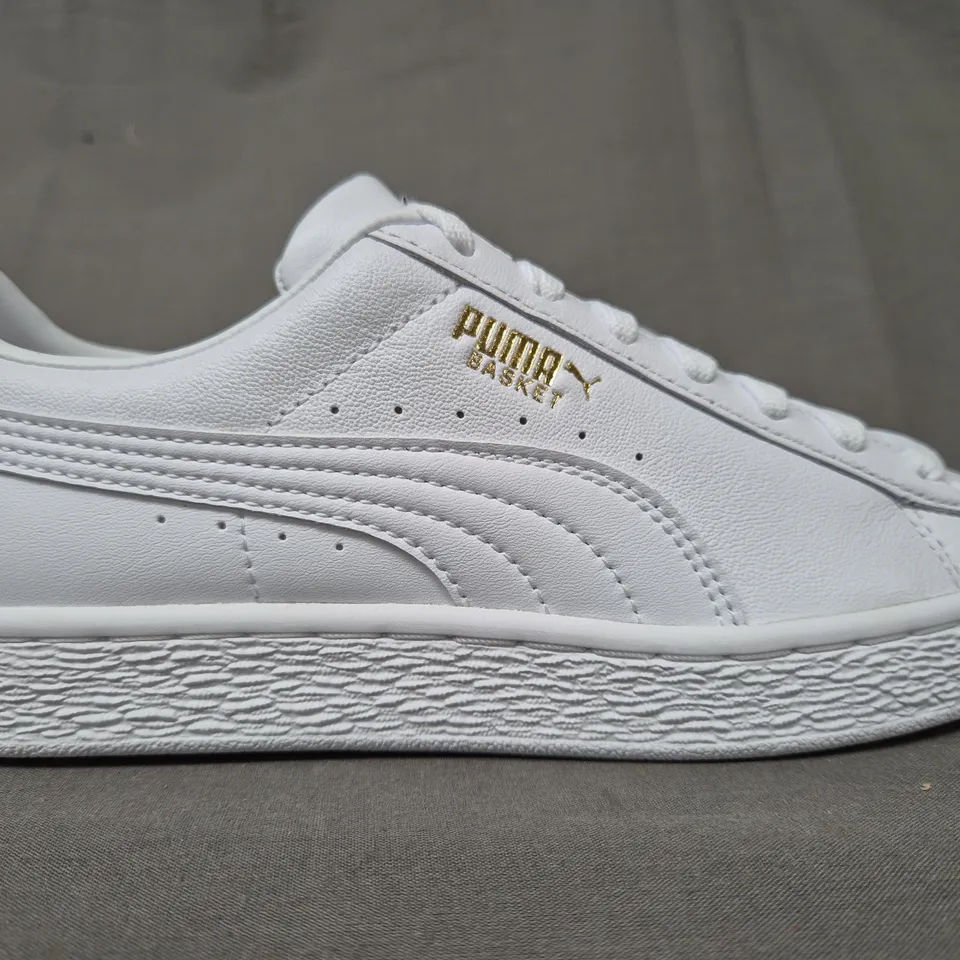 BOXED PAIR OF PUMA BASKET CLASSIC XXI SHOES IN WHITE UK SIZE 4.5