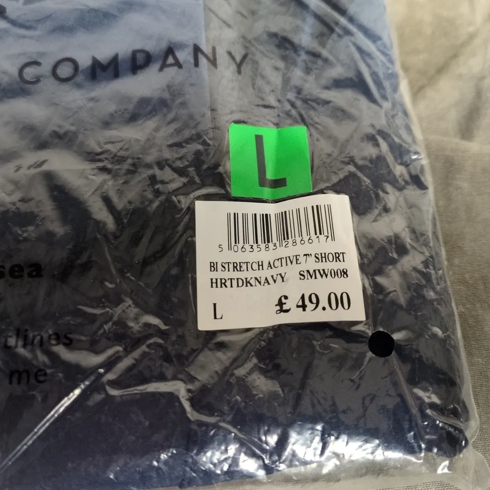 CREW CLOTHING COMPANY NAVY STRETCH SHORTS– UK SIZE L