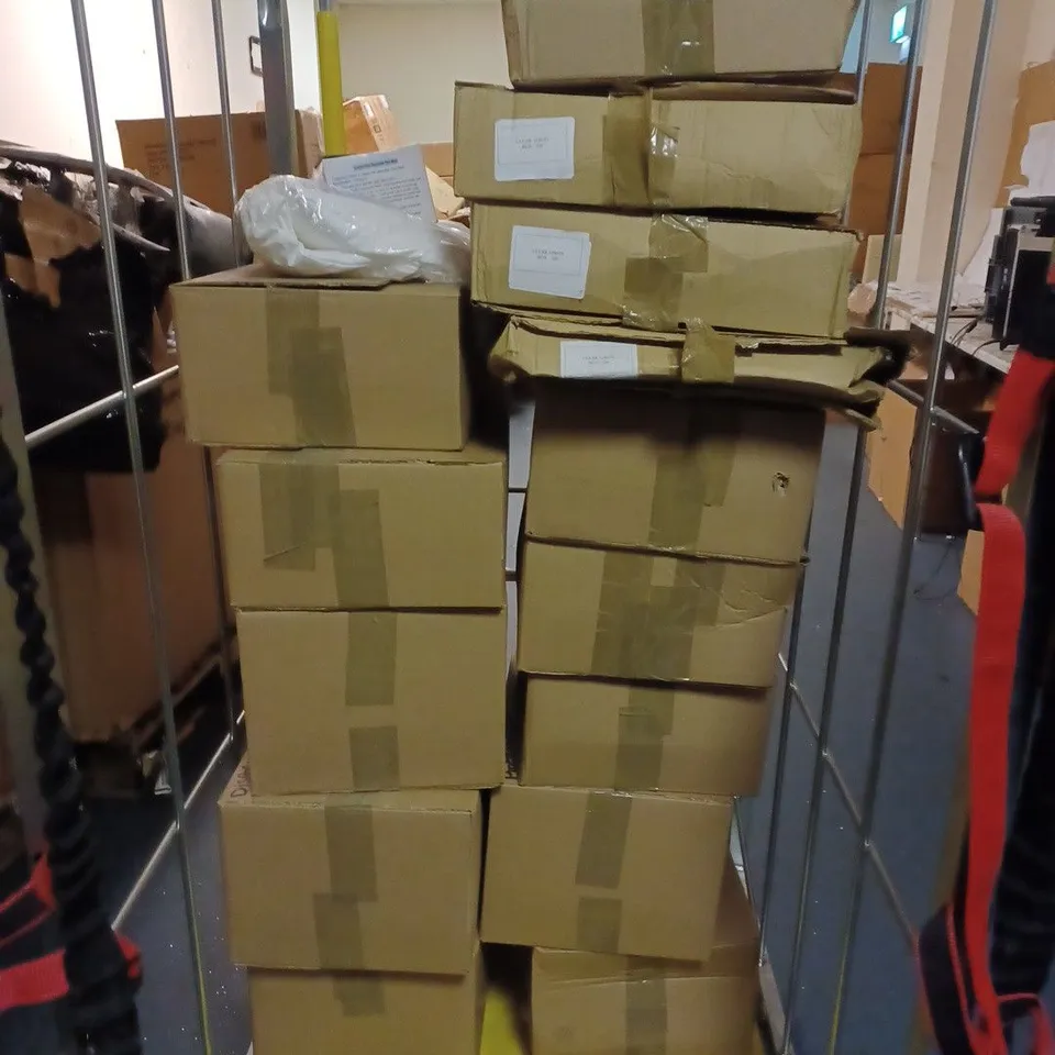 CAGE OF APPROX 600 ASSORTED MEDICAL ITEMS INCLUDING CLEAR APRONS, DISPOSABLE FACE MASKS AND FACE SCREENS - COLLECTION ONLY