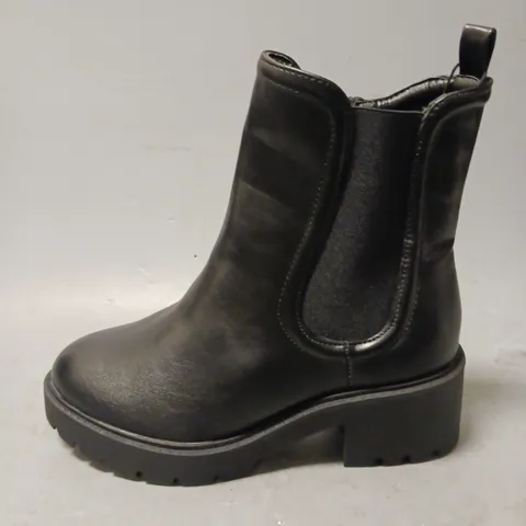 PAIR OF NEW LOOK WIDE FIT LEATHER CHELSEA BOOTS, BLACK - UK SIZE 6