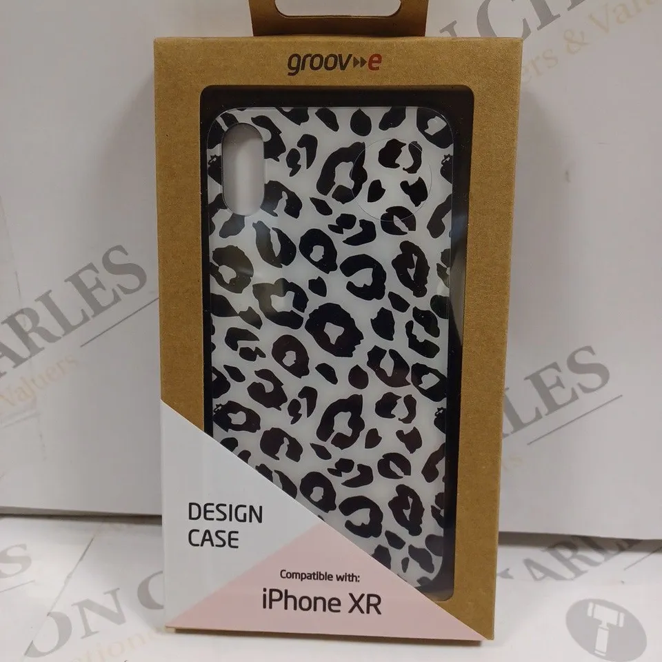 LOT OF APPROXIMATELY 95 GROOVE ANIMAL DESIGN CASES FOR IPHONE XR