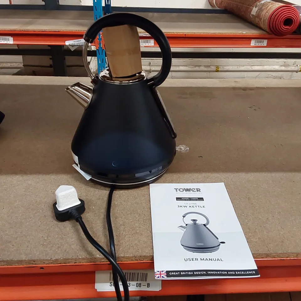 BOXED TOWER T10079 SERA PYRAMID KETTLE WITH SMOKED BLACK TRIM - 1.7L (1 BOX)