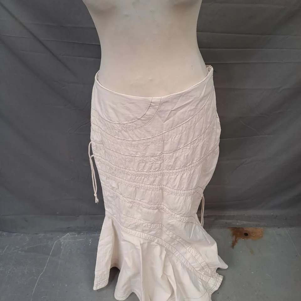 RECLAIMED VINTAGE RUCHED SKIRT IN BEIGE SIZE 12