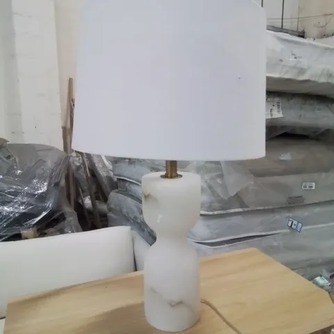 QUALITY EX-SHOWROOM COACH HOUSE LAMP MEA039