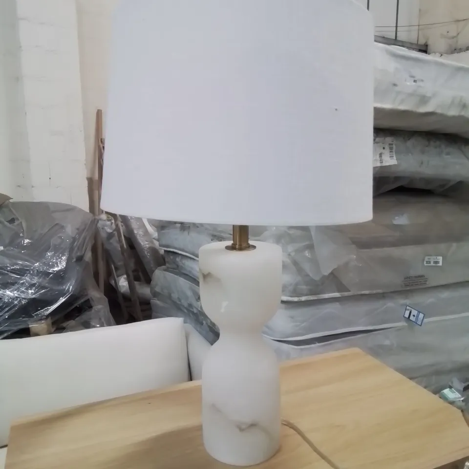 QUALITY EX-SHOWROOM COACH HOUSE LAMP MEA039