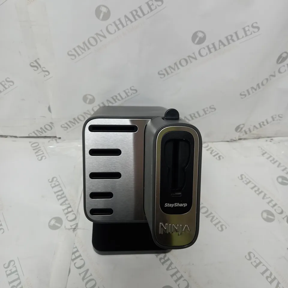 BOXED NINJA FOODI STAYSHARP 5 PIECE KNIFE BLOCK WITH INTEGRATED SHARPENER K32005UK