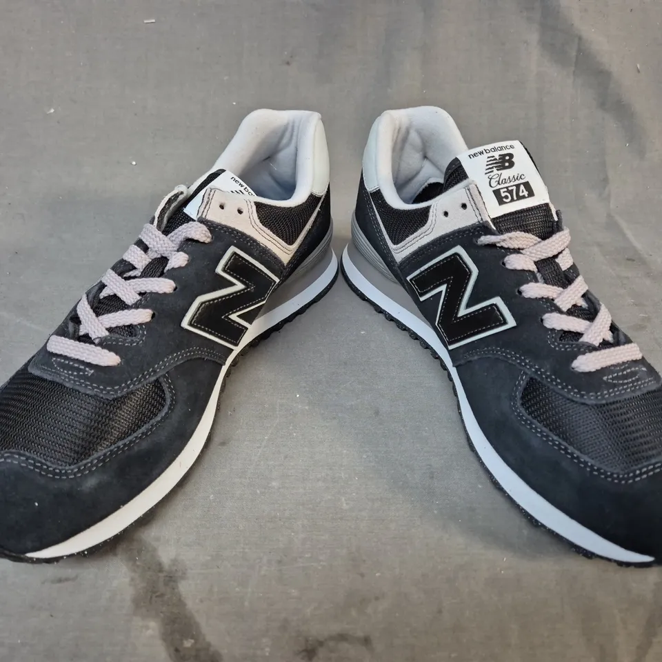 PAIR OF NEW BALANCE 574 TRAINERS IN BLACK UK SIZE 10