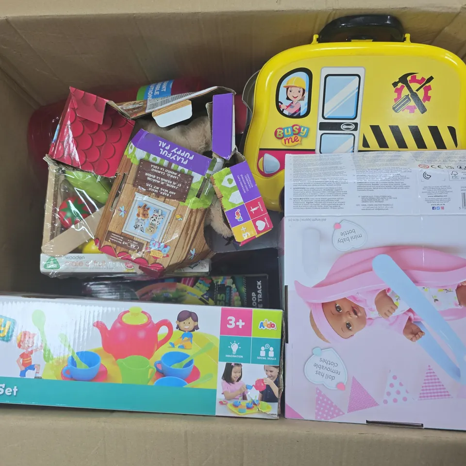 APPROXIMATELY 8 ASSORTED TOYS & GAMES PRODUCTS TO INCLUDE XCELER8 LAMBORGHINI VENENO, ELC WOODEN CRATE OF FRUIT, BUSY ME CASE, ETC