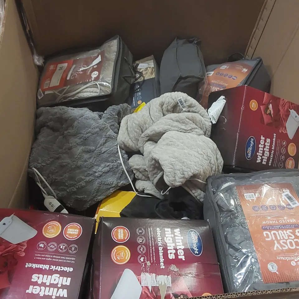 PALLET CONTAINING A LARGE QUANTITY OF ASSORTED SILENTNIGHT ELECTRIC HEATED BLANKETS ECT