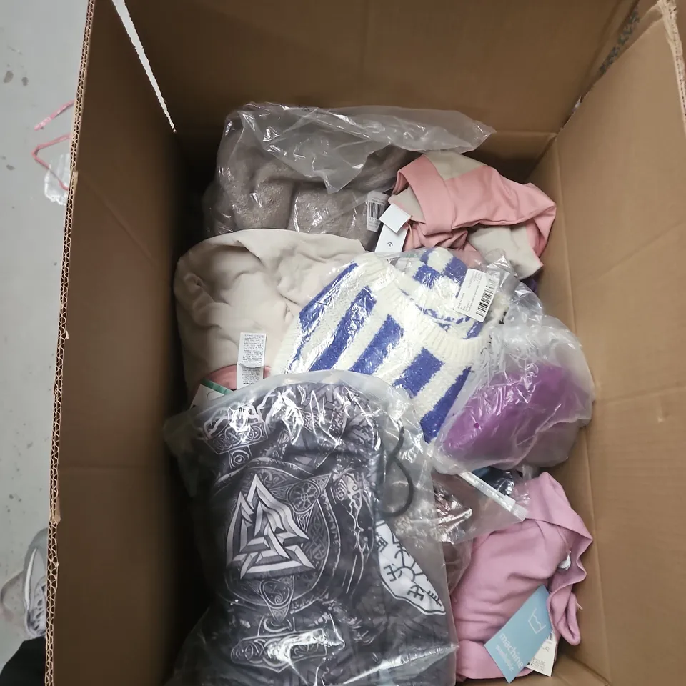 BOX OF APPROXIMATELY 20 ASSORTED CLOTHING ITEMS TO INCLUDE: VANQUISH SHIRT